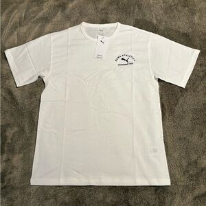 PUMA CLASS RELAXED FIT GRAPHIC T SHIRT - SMALL - WHITE
